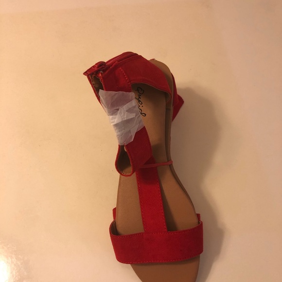 Quipid red t strap zipped heel flat sandals - Picture 4 of 6